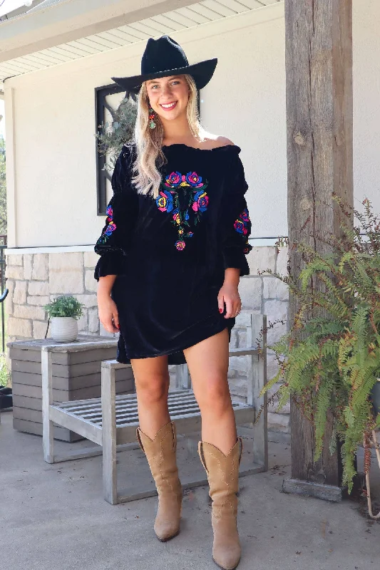 MK137 EMBROIDERY BELL SLEEVE TUNIC:/ Black